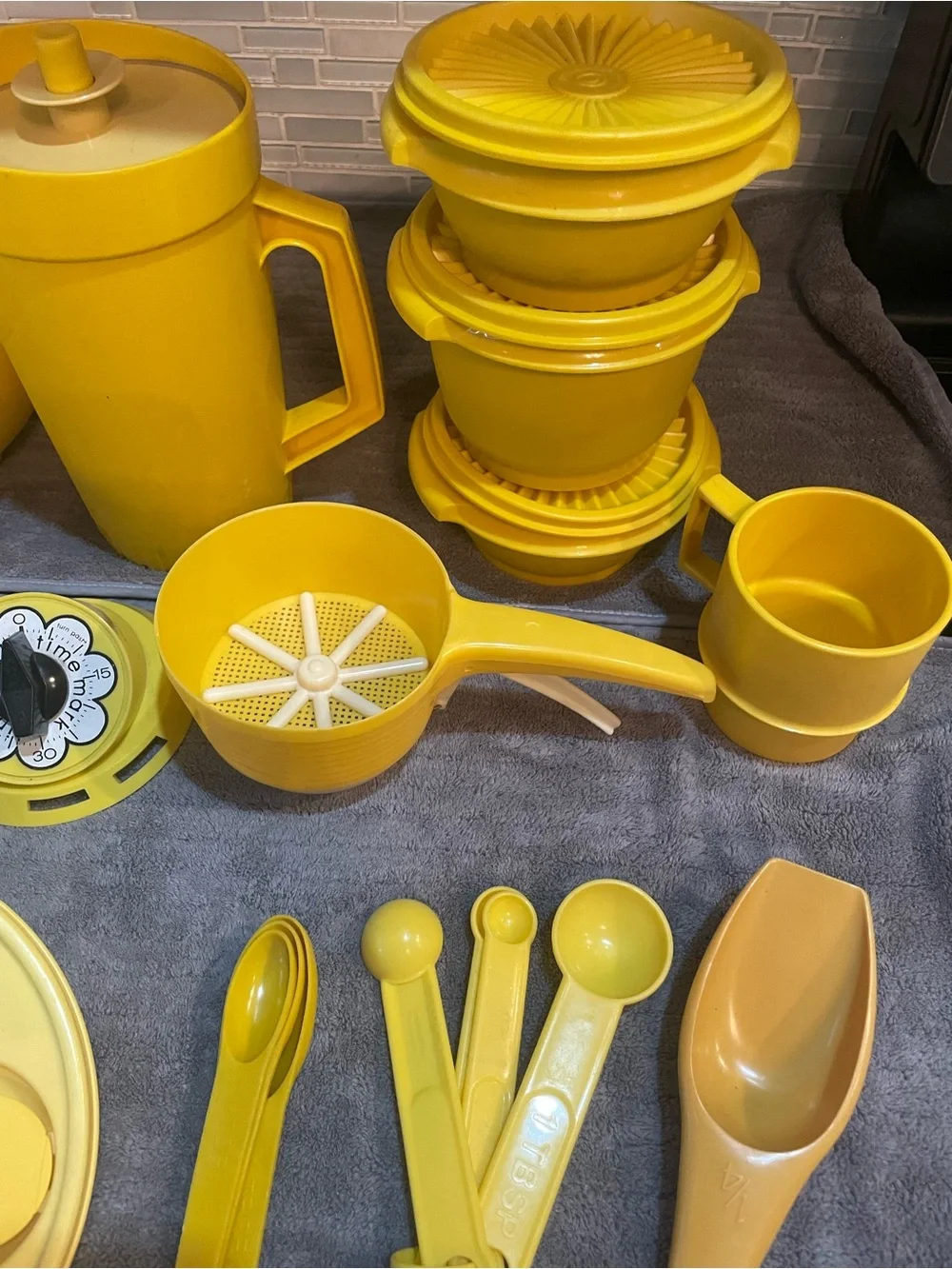 Vintage Tupperware Rubber Maid Yellow Mixed Lot